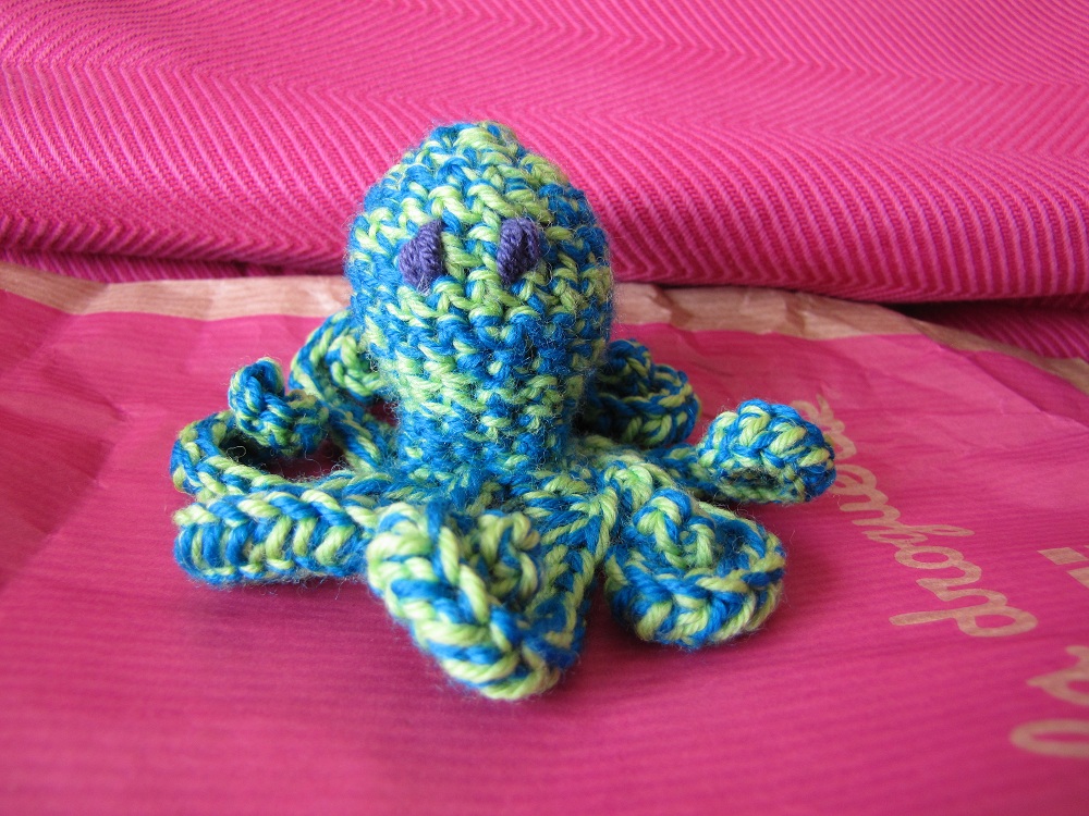 pieuvre en crochet bleu et vert