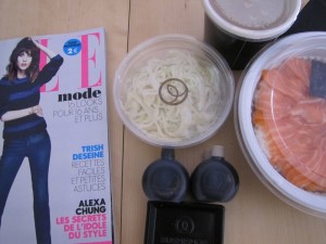 Elle, chirashi, soupe miso, salade de chou