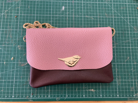 Pochette en cuir bicolore fabriquée à l'atelier La Patine