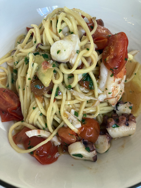 Spaghettis au poulpe et à la tomate